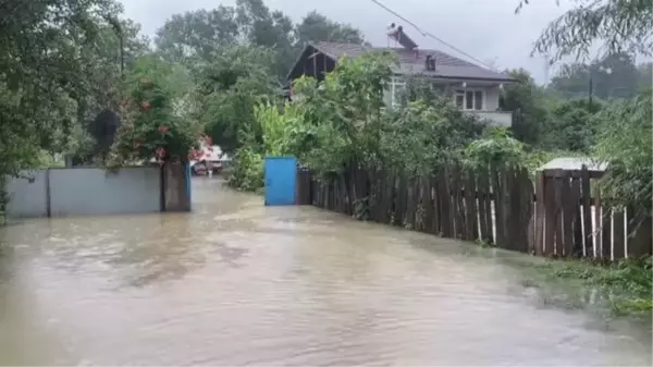 Kozcağız beldesinde su taşkınları meydana geldi