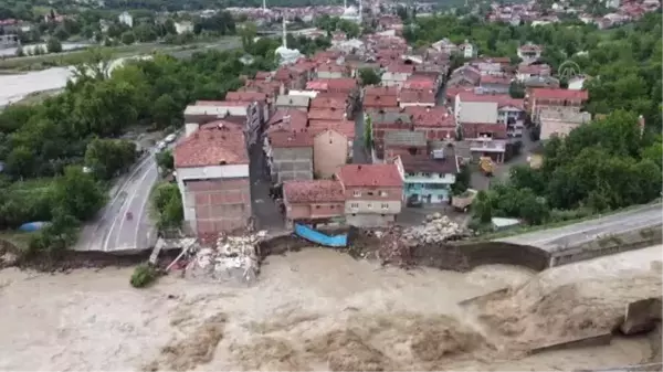 Son dakika haberleri... Evlerini yıkan selden 20 dakikayla kurtuldular