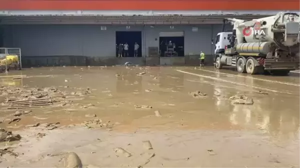 Bartın'da tekstil fabrikası sular altında kaldı