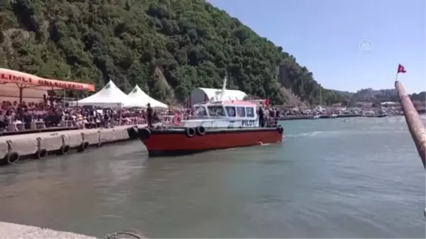 ZONGULDAK - Yağlı direkten bayrak almak için kıyasıya yarıştılar