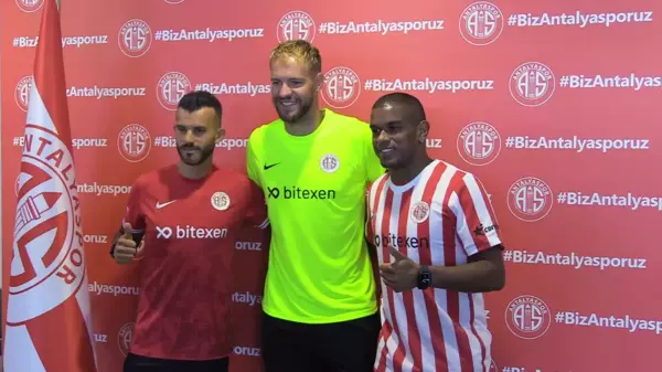 Antalyaspor'dan 3 imza birden