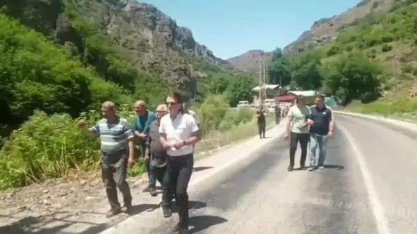 Ardanuçlular, Artvin-Ardahan Karayolunu Kapatarak Hes Projesini Protesto Etti