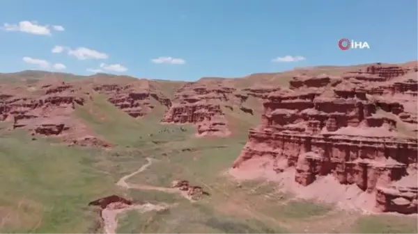 Erzurum Valisi offroad aracının direksiyonuna geçti, Kırmızı Periler Diyarı'nda tur attı