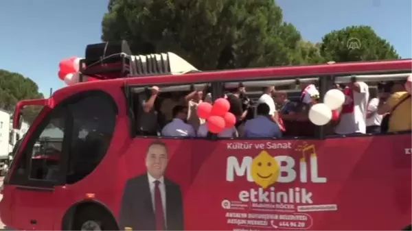 Kırkpınar Başpehlivanı Cengizhan Şimşek'e memleketi Antalya'da coşkulu karşılama