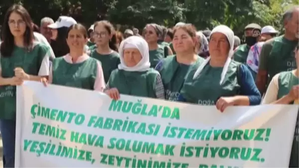 Çimento fabrikası kurulmasını istemeyen köylüler Menteşe Belediyesi önündeki eylemlerine devam etti