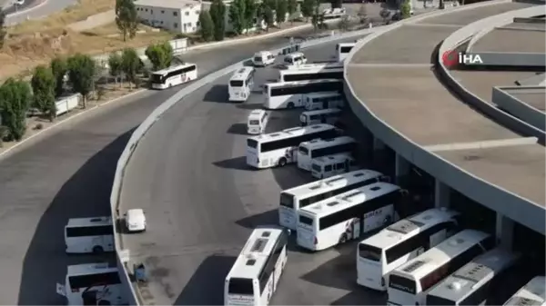 İzmir Şehirlerarası Otobüs Terminali'nde bayram yoğunluğu