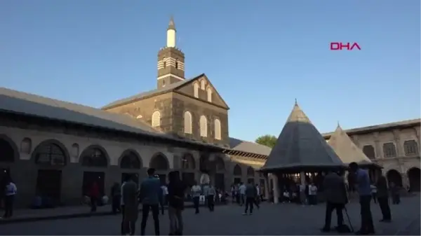 Diyarbakır'da bayram namazında tarihi camilerde yoğunluk