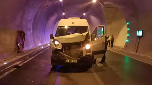 Mersin'de Boğsak Tüneli'ndeki zincirleme trafik kazası ulaşımı aksattı