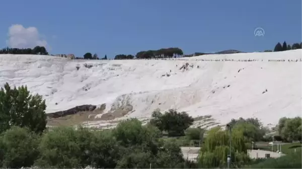 Pamukkale bayramda yoğun ziyaretçi ağırlıyor