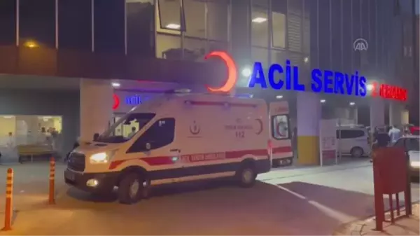 Kavgaya müdahale eden polis memuru bacağından bıçaklandı