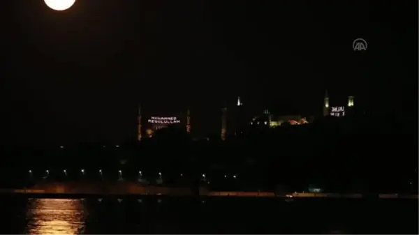 (TIMELAPSE) İstanbul'da dolunay