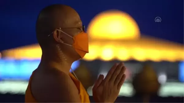 PATHUM THANİ - Tayland'daki Wat Dhammakaya Tapınağı binlerce ışıkla donatıldı