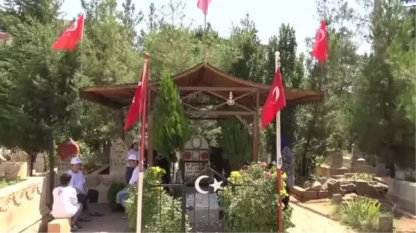 15 Temmuz şehidi mezarı başında anıldı