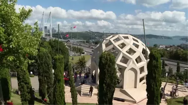 Son Dakika | (DRONE) 15 Temmuz Şehitler Makamı'nda ziyaretçi yoğunluğu