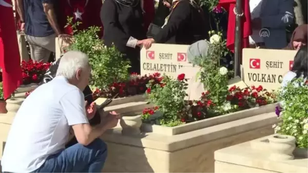 15 Temmuz Demokrasi Şehitliği ile Polis Şehitliği'nde anma programı düzenlendi