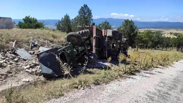 Son dakika haberi! Domaniç'te freni boşalan kamyondan atlayan 1 kişi öldü, 1 kişi yaralandı