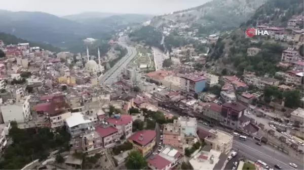 Tarihi ilçede çöpler atlarla toplanıyor