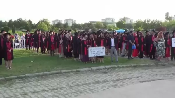 Erciyes Üniversitesi İktisadi ve İdari Bilimler Fakültesinde mezuniyet sevinci