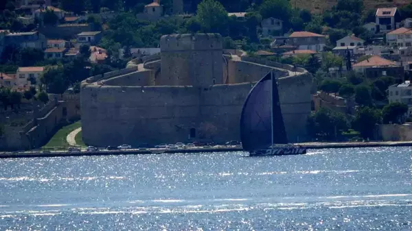 51. Deniz Kuvvetleri Kupası'nda yarışmacılar Çanakkale Boğazı'ndan geçiş yaptı