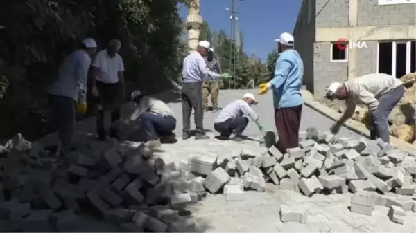 Hakkari'de 3 semt ilk defa toprak yoldan kurtuluyor