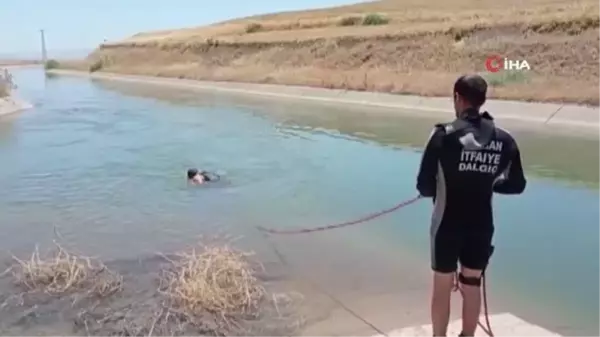 Su kanalına düşen koyunu kurtarmak isteyen çoban akıntıya kapıldı