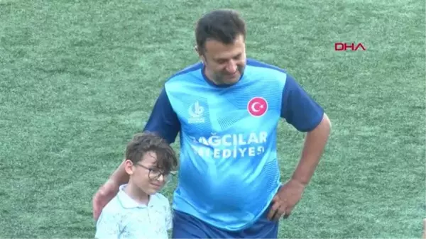 İSTANBUL-Bağcılar'da şöhretler karması, futbol maçında karşı karşıya geldi