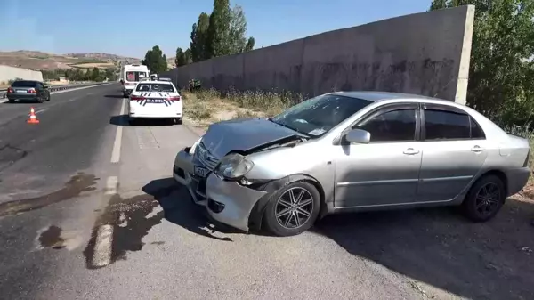 Sivas haber... Sivas'ta otomobiller çarpıştı: 4'ü çocuk 13 yaralı