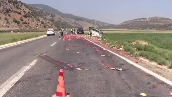 Gaziantep haberi! GAZİANTEP - Kamyonetin devrilmesi sonucu 2 kişi yaralandı