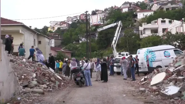 Son dakika haber | Beykoz Tokatköy'de Kentsel Dönüşümde Anlaşma Sağlanmadan Elektrikleri Kesilen Vatandaşlar Polisle Karşı Karşıya Geldi