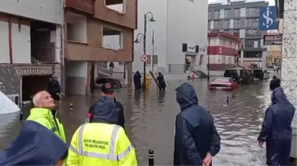 Sağanak, Silivri'de su baskınlarına neden oldu