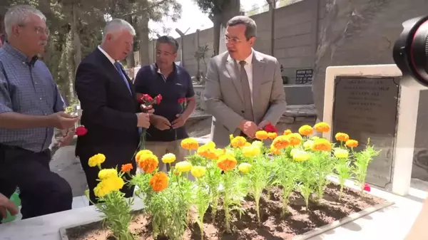 İzmir haberi... Konak'ta Aydın Erten Büstü Açıldı. Abdül Batur: 