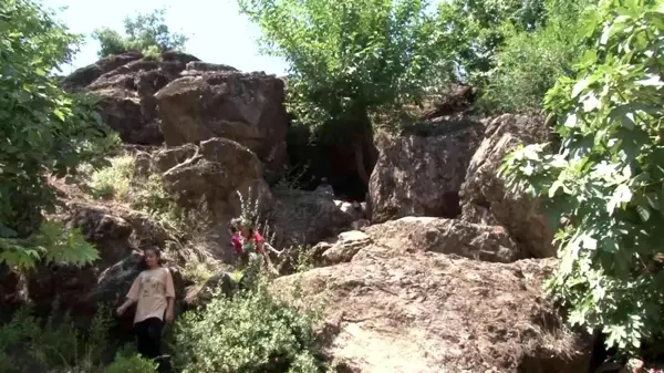 Hatay haberi: Hatay'da doğal klima özelliği olan mağara, yaz aylarında ilgi görüyor