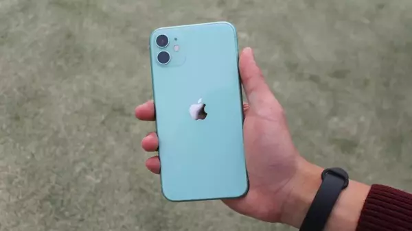 iPhone 11 su geçirir mi? iPhone 11 suya dayanıklı mı, su geçirmezlik garantisi var mı?