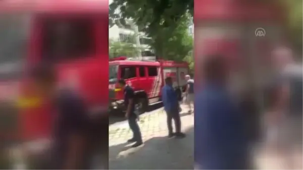 Kadıköy'de hafif ticari araçla çarpışan motosikletin sürücüsü yaralandı