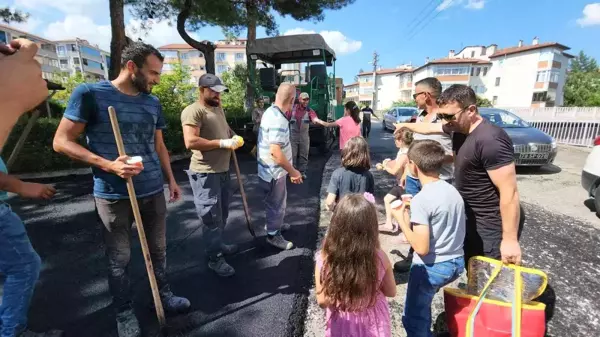 Karabük haberi: Safranbolu'da çocuklardan belediye işçilerine dondurma sürprizi