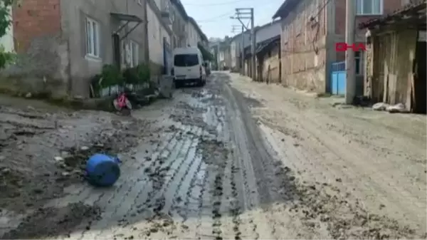 Kütahya gündem haberleri | KÜTAHYA'DA SAĞANAK YAĞIŞ; EV VE AĞILLARI SU BASTI