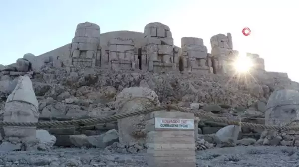 Nemrut Dağı'nda hafta sonu turist yoğunluğu yaşandı