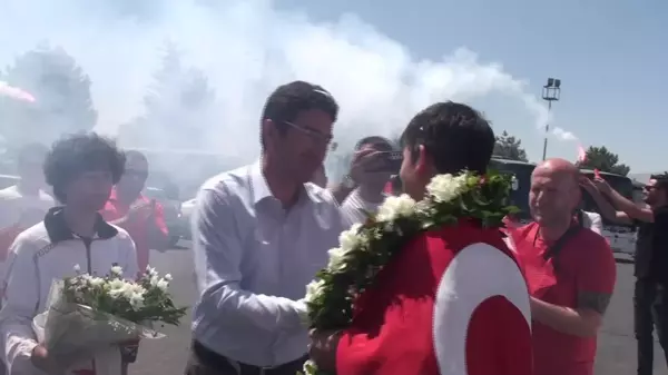 Niğde yerel haberleri... Avrupa Şampiyonu Yasin Büyükhüseyinler Niğde'de Coşkuyla Karşılandı