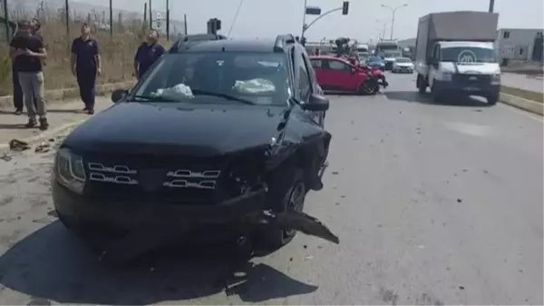 Son dakika haberleri | Tuzla'da iki otomobilin çarpıştığı kazada sürücüler yaralandı