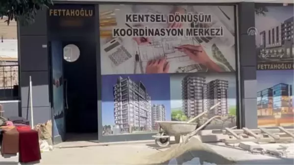 İstanbul'da çöken merdivenin altında kalan işçi yaralandı