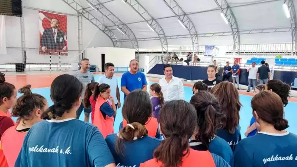 Muğla yerel haberi... Bodrum Belediye Başkanı Aras'tan Sporculara Ziyaret