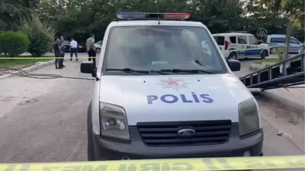 Bir kadın eski eşini tabancayla vurmak isterken ağır yaralandı