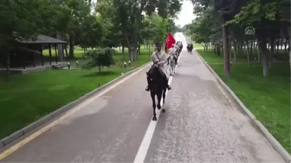 Şampiyon atların yer aldığı Süvari Birliği resmi törenlerin vazgeçilmezi (2)