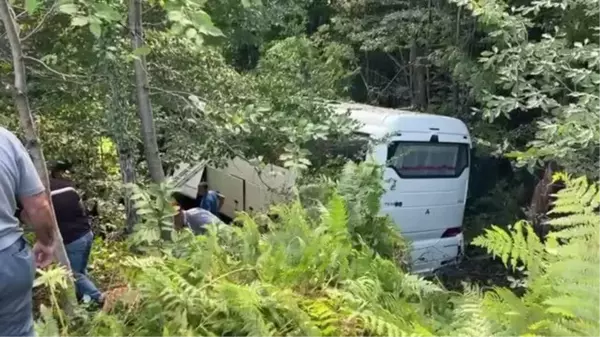 Son dakika haberleri... Tur otobüsü kaza yaptı