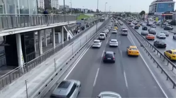 Cevizlibağ Metrobüs Durağı beton yol çalışması sebebiyle Söğütlüçeşme yönüne kapatıldı