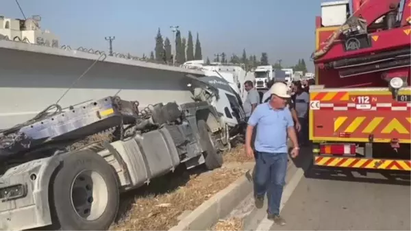 Son dakika haber: 2 tır, 3 otomobil ve bir traktörün karıştığı kazada 3 kişi yaralandı