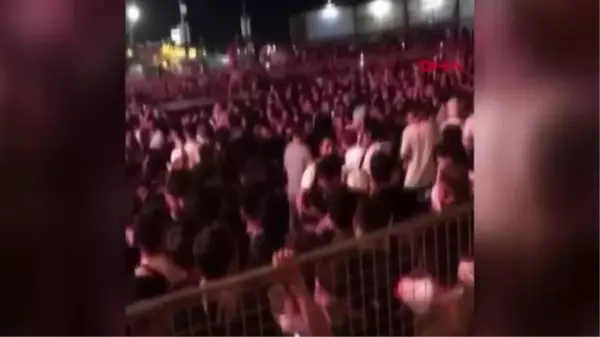 BURSA'DA KONSER ALANINDA TEKMELİ- YUMRUKLU 'TACİZ' KAVGASI