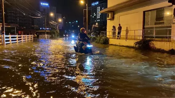 Tayland 20 yılın en şiddetli muson yağmurlarıyla mücadele ediyor