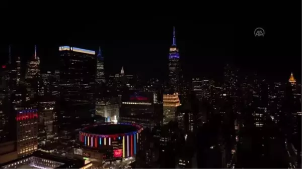 Empire State, İngiltere Kraliçesi 2. Elizabeth'in anısına ışıklandırıldı