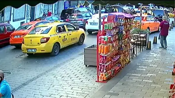 Son dakika haber: Taksim'de dehşet anları kamerada: 1'i ağır 2 yaralı